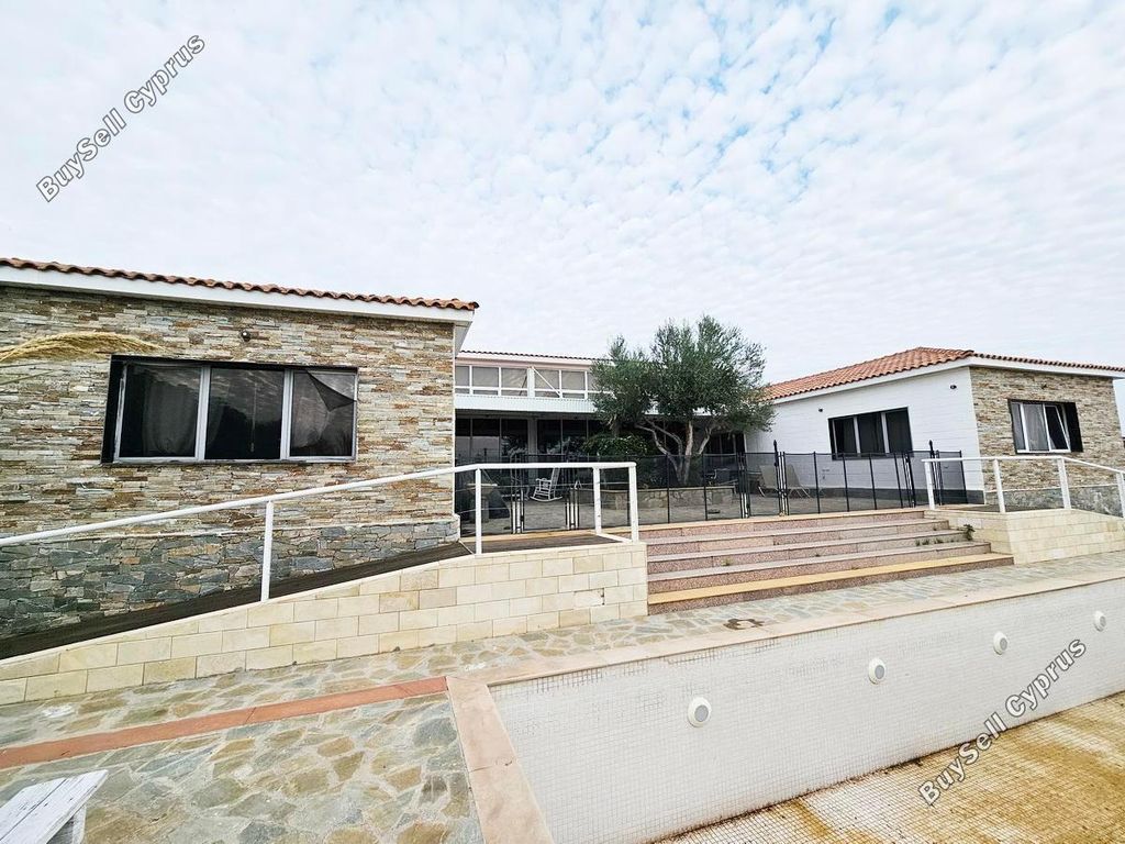 Property photo 2 of 68