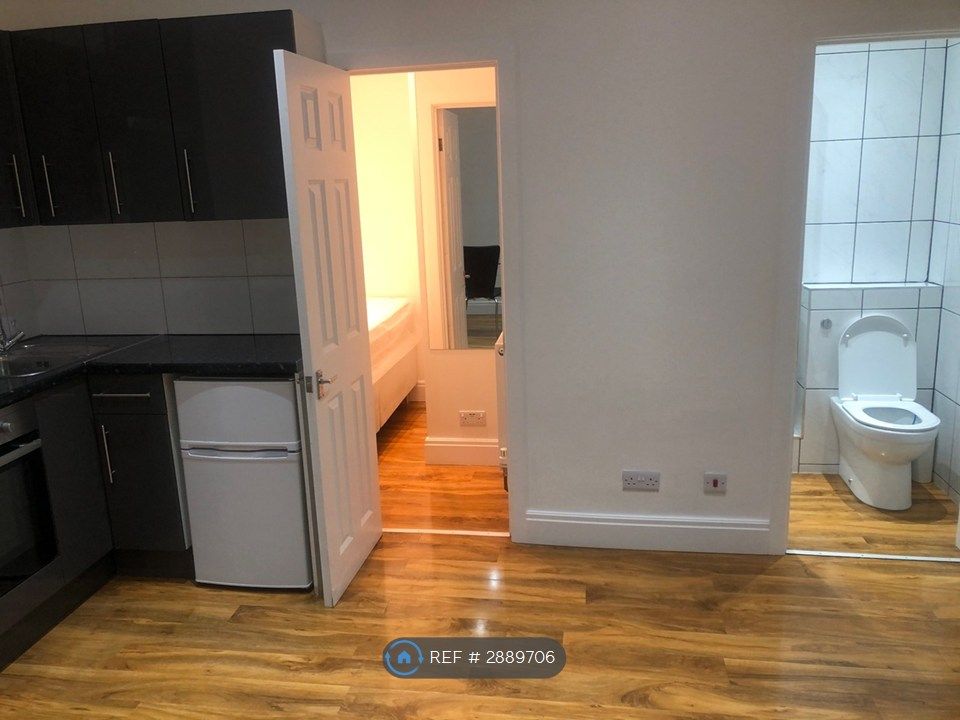 Property photo 1 of 5 l/R To Bedroom