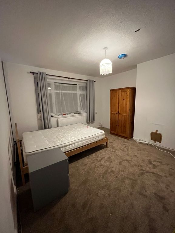 Property photo 2 of 7 8