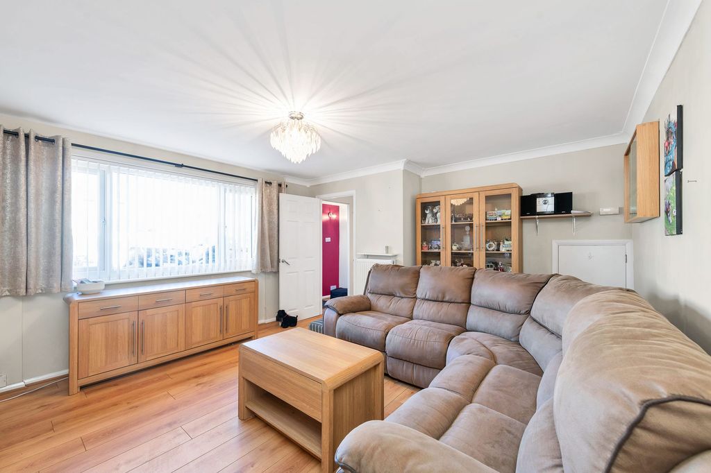 Property photo 2 of 20