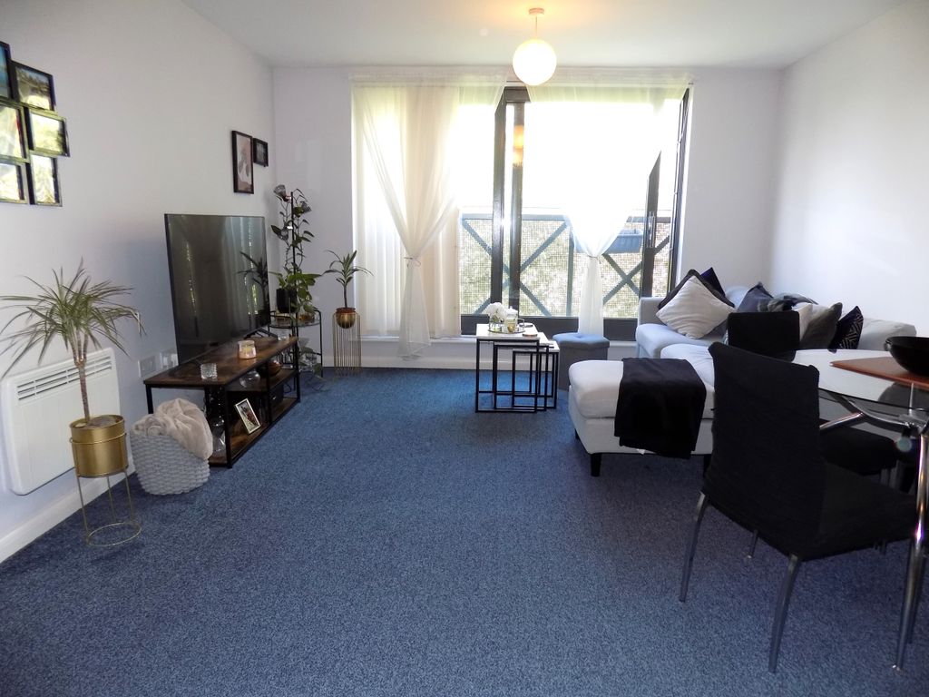 Property photo 3 of 13 Lounge