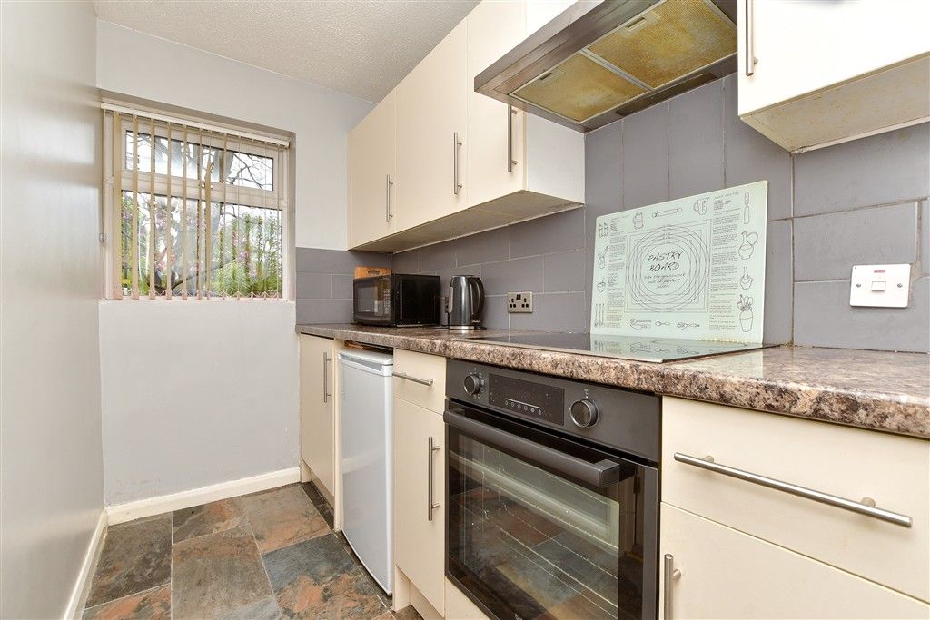 Property photo 1 of 10 Kitchen