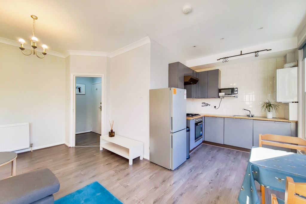 Property photo 1 of 6 Reception 2