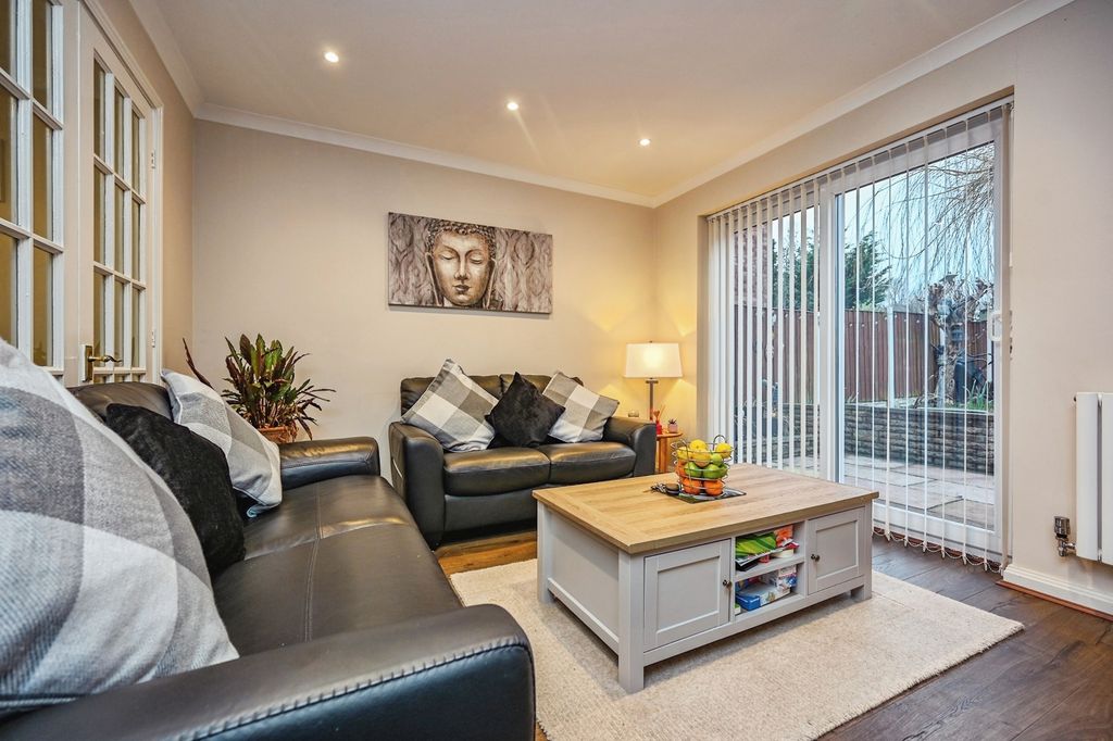 Property photo 3 of 18 Pbox-Img.Jpg