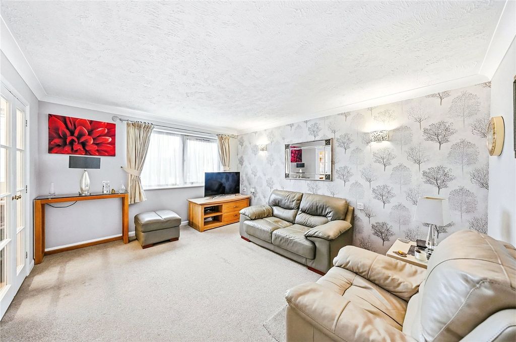 Property photo 2 of 11 Living Room