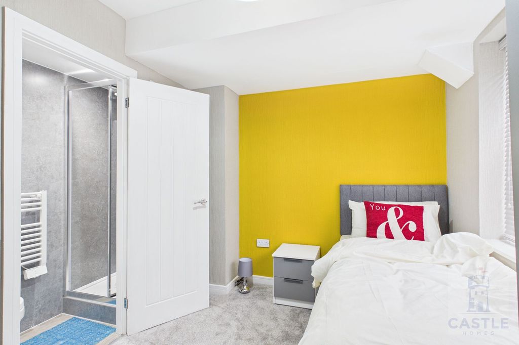 Property photo 1 of 13 Room 1