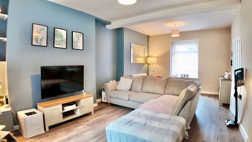 Property photo 2 of 26