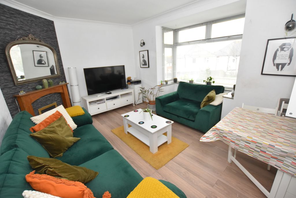 Property photo 2 of 24