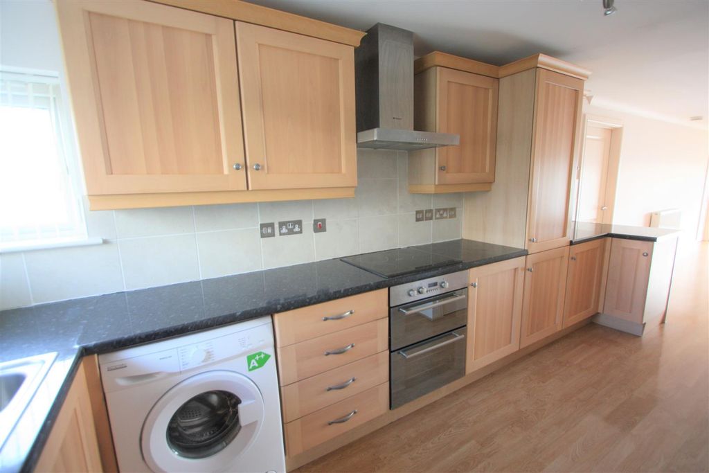 Property photo 3 of 8 14 Longshore Apartments Kitchen