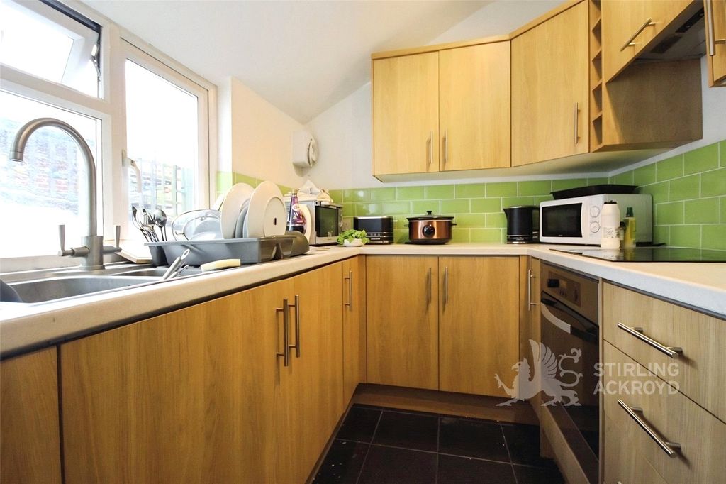 Property photo 2 of 8 Kitchen