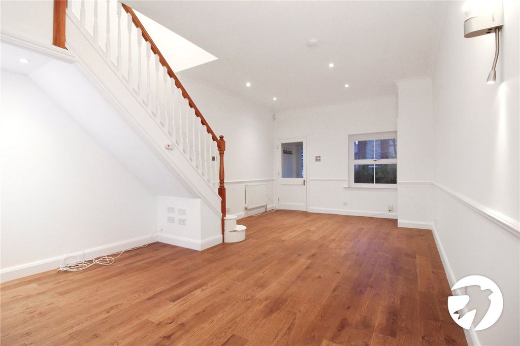 Property photo 3 of 11 Reception