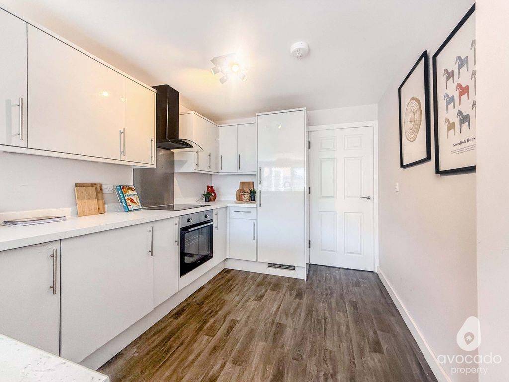Property photo 3 of 13 5293647