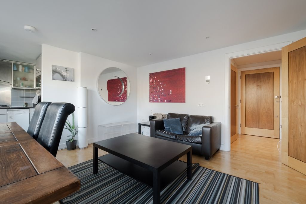 Property photo 3 of 14 Naoroji Street