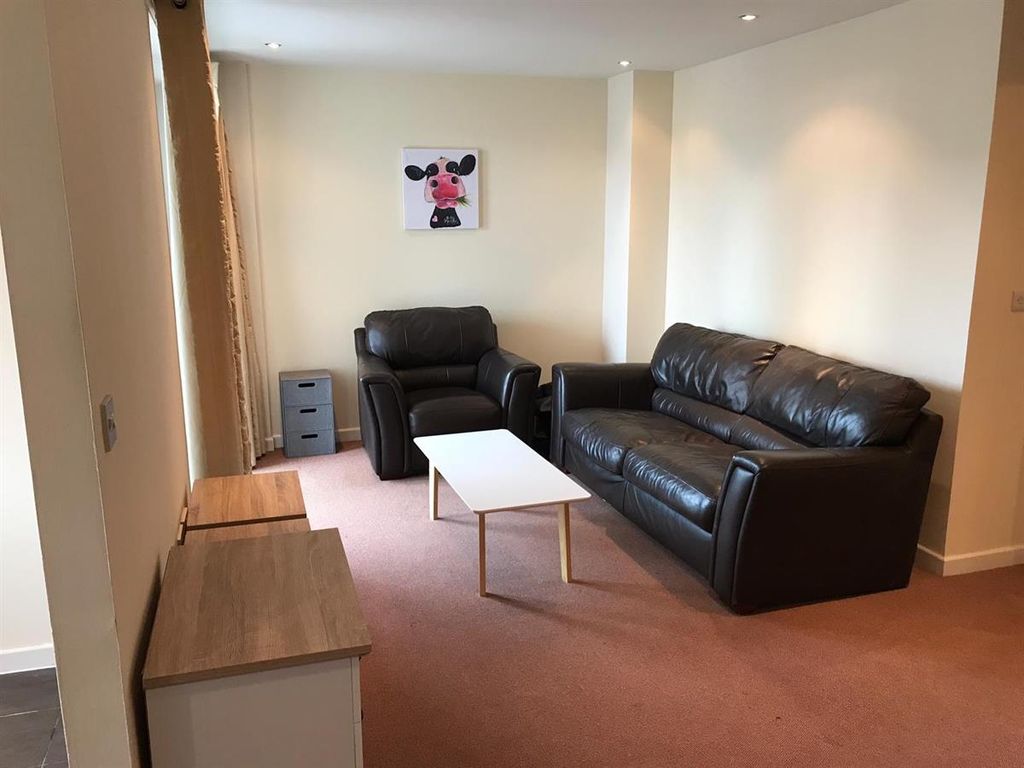 Property photo 2 of 26