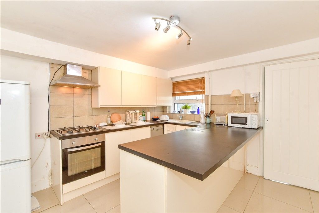 Property photo 3 of 9 Kitchen