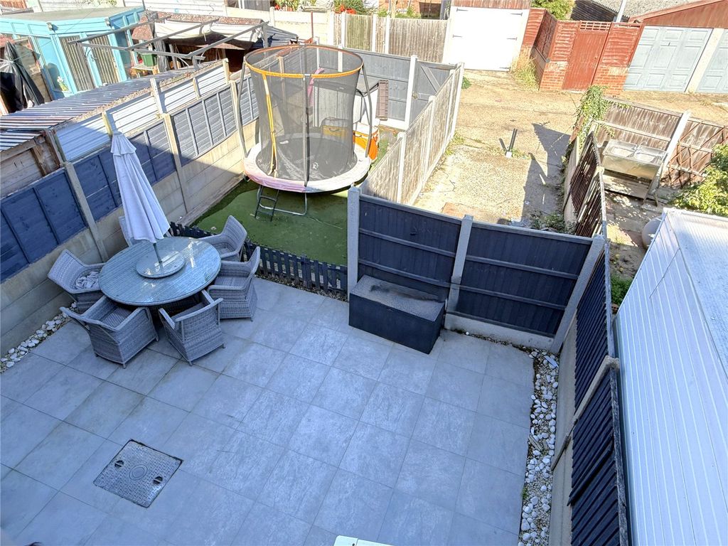 Property photo 2 of 15 Picture No. 12