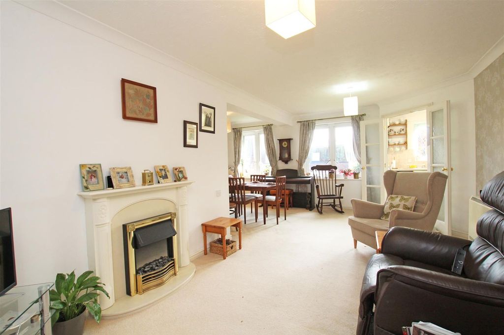 Property photo 2 of 12