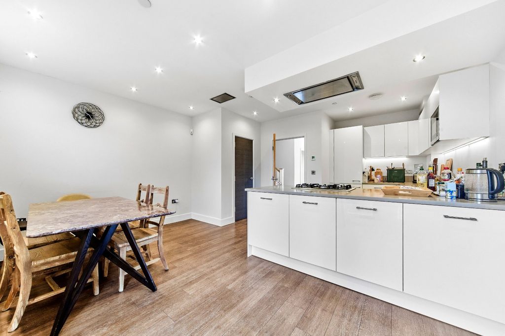 Property photo 1 of 18 Picture No. 06