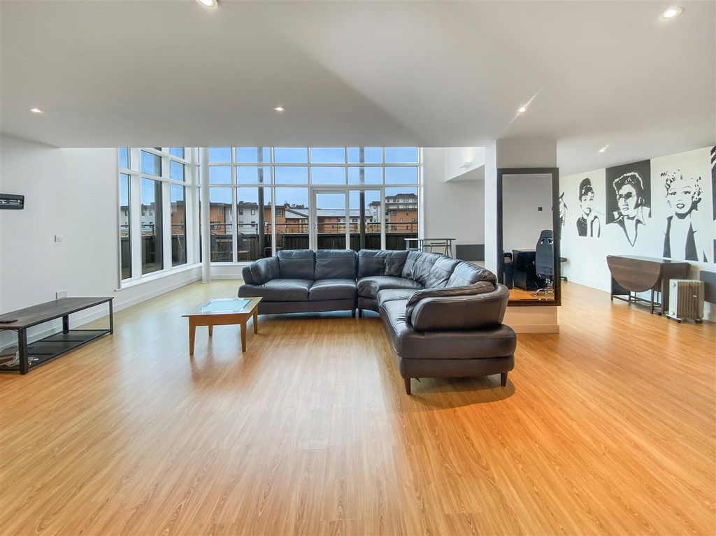 Property photo 1 of 33 Ff33E92d7B212215ce35Dcb9695d8d3Ad298B090.Jpg
