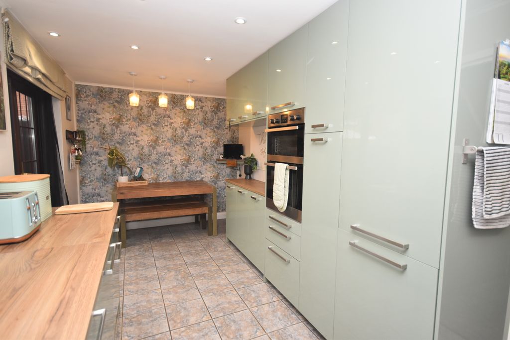 Property photo 2 of 13 Kitchen/Diner