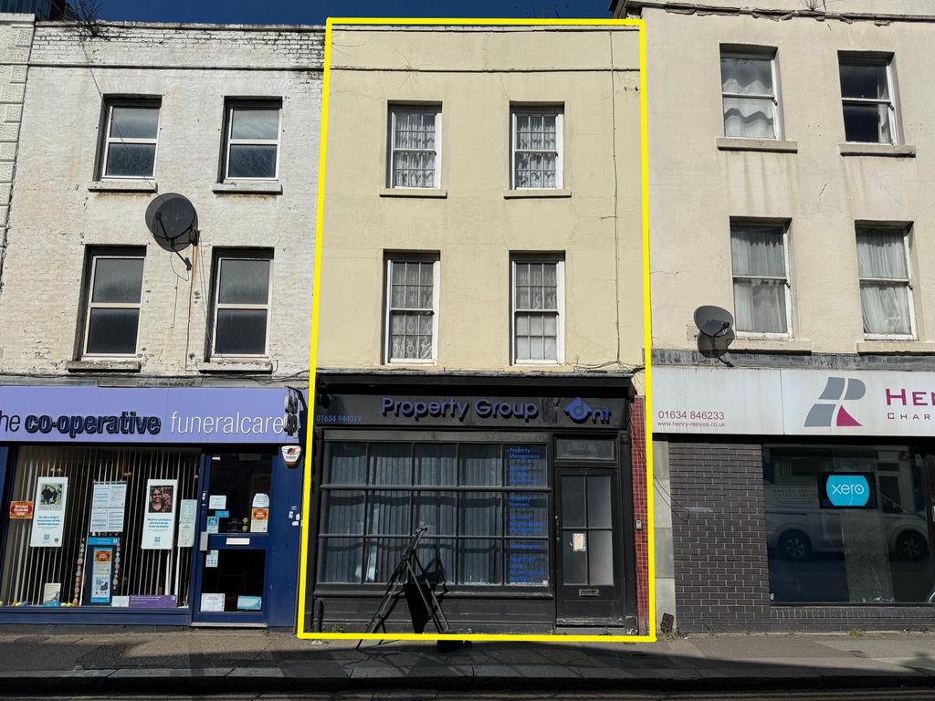 Property photo 1 of 5 67 High Street, Chatham, Kent Me4 4EE