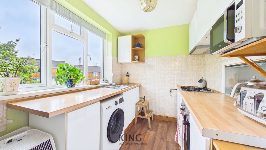 Property photo 3 of 8 Kitchen