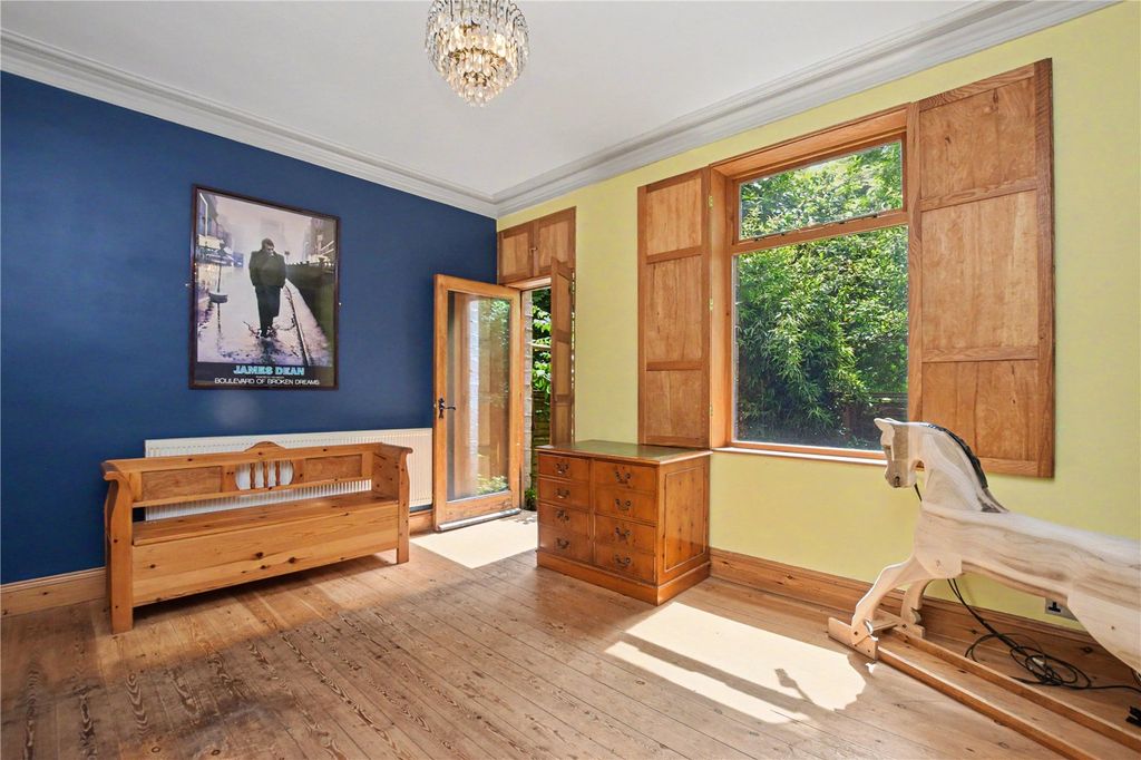 Property photo 2 of 16 Picture No. 12