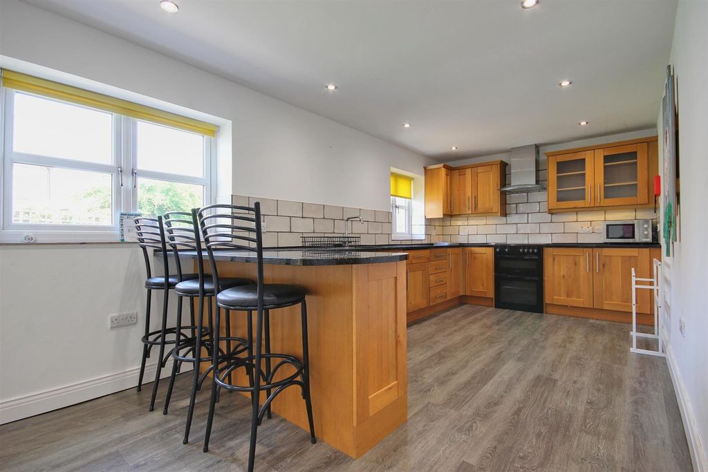 Property photo 3 of 27 Dining Kitchen