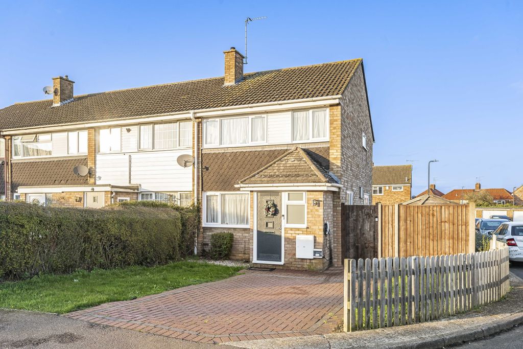 Property photo 1 of 17 94 Tiffany Front