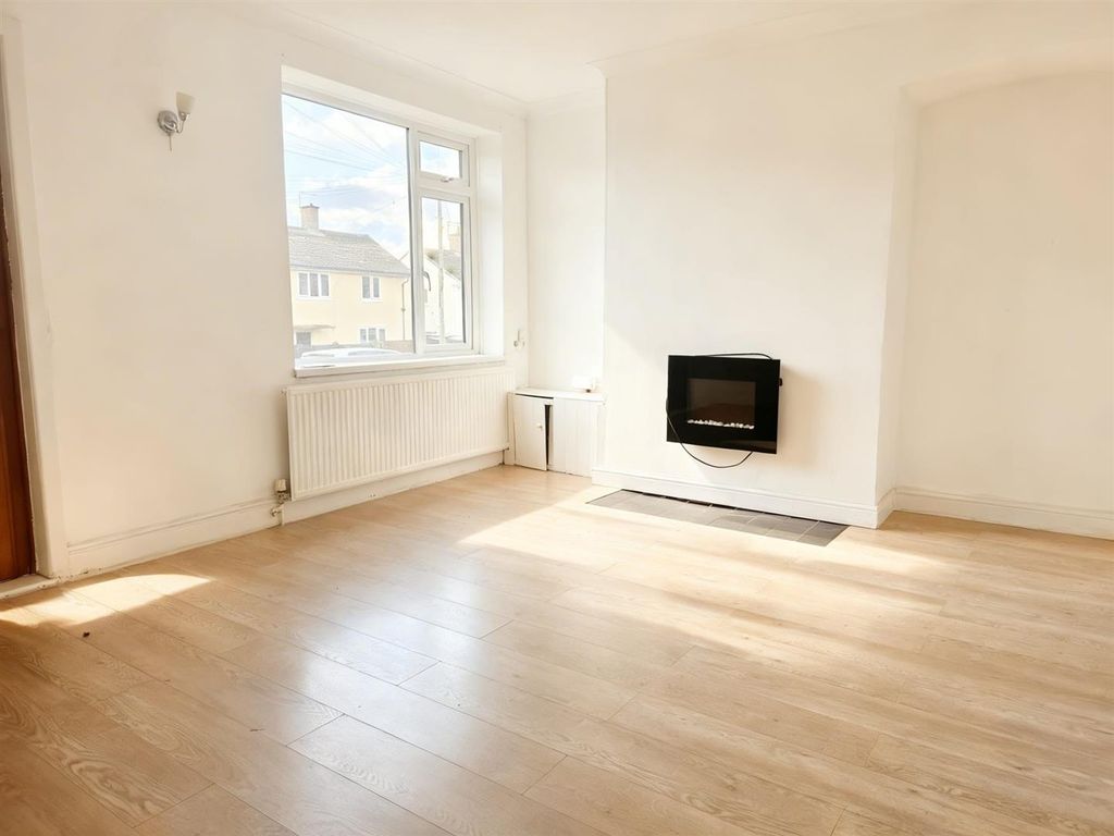 Property photo 2 of 11 Lounge.Jpeg