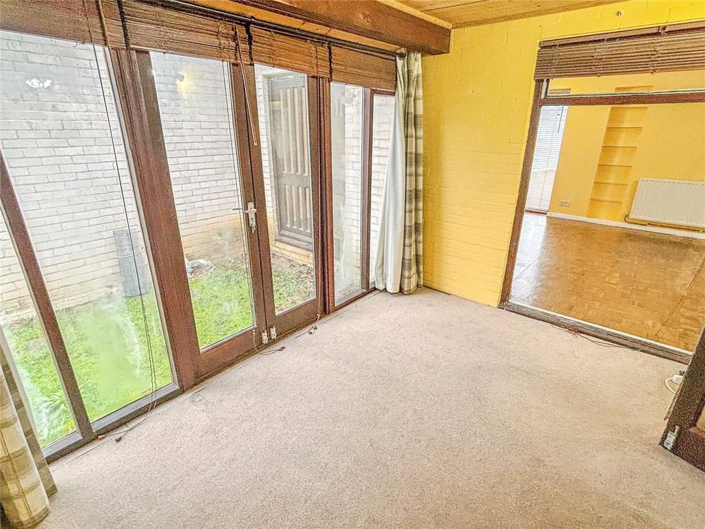 Property photo 3 of 18 Picture