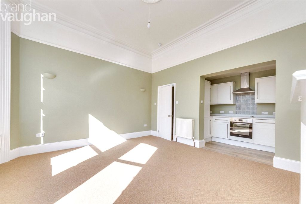 Property photo 1 of 10 Lounge