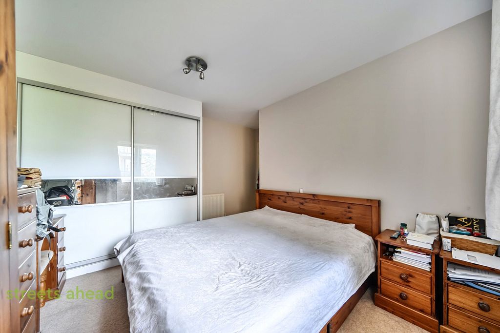 Property photo 2 of 15 142B2d66-Fcd9-42c...