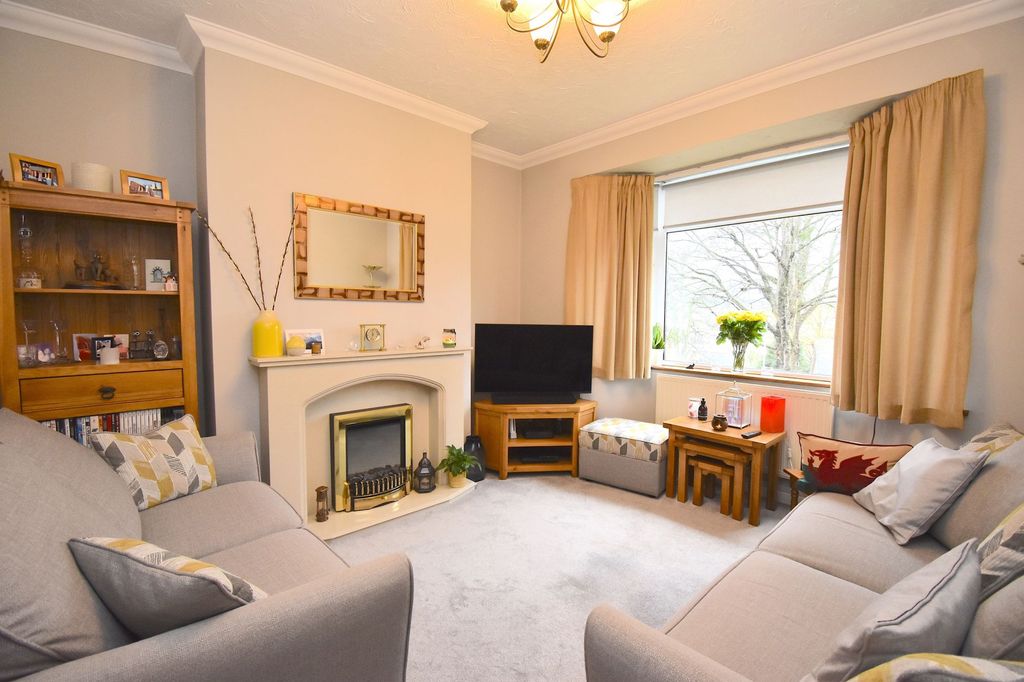 Property photo 3 of 28