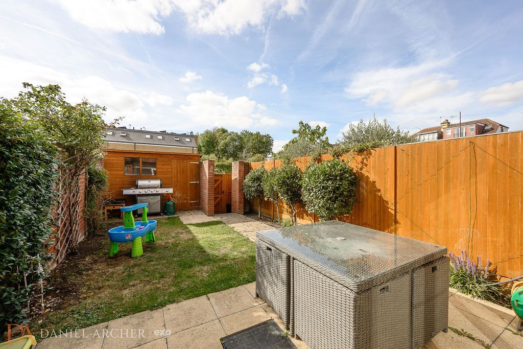 Property photo 3 of 24