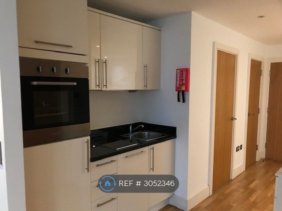 Property photo 3 of 8 Kitchen