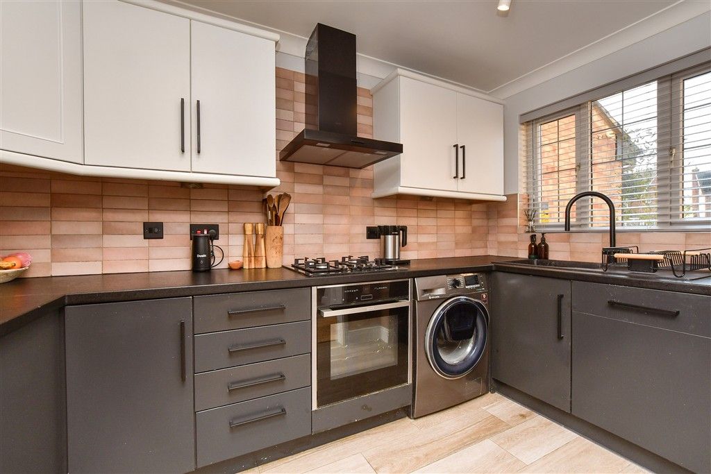 Property photo 3 of 17 Kitchen