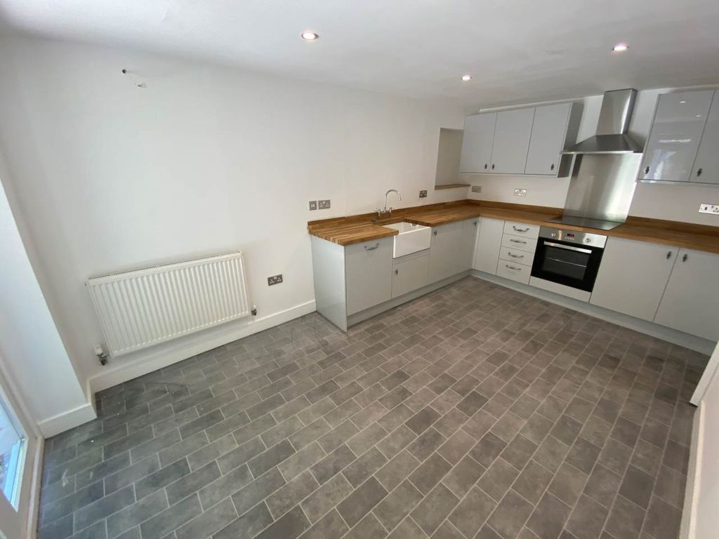 Property photo 2 of 15 Kitchen