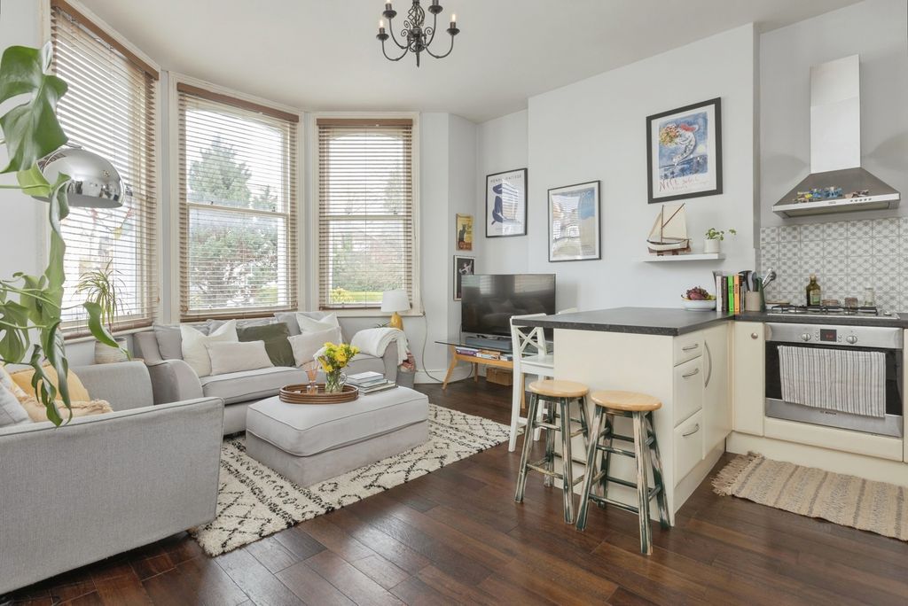 Property photo 3 of 17 Pbox-Img.Jpg