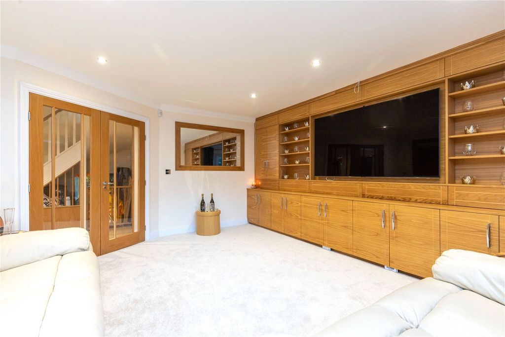 Property photo 2 of 24 Picture No. 34