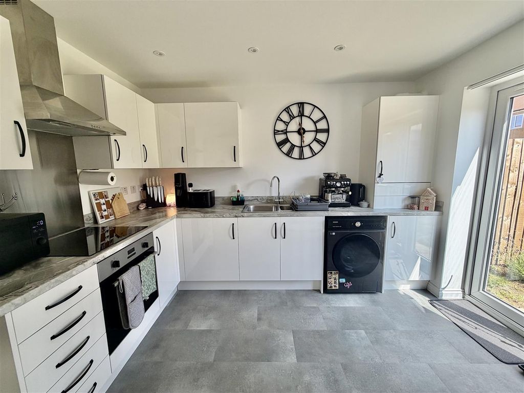 Property photo 3 of 14 Kitchen Diner