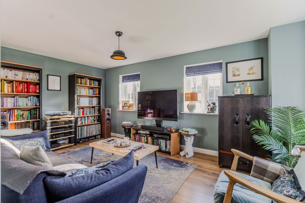 Property photo 3 of 27