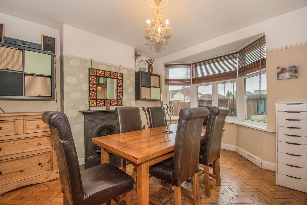 Property photo 3 of 27