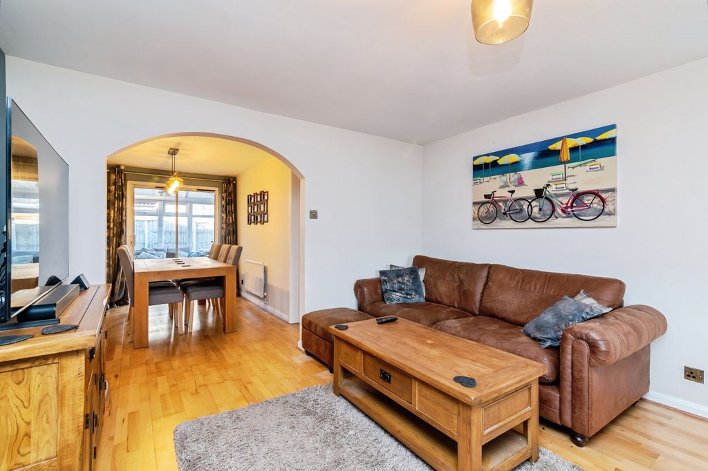 Property photo 3 of 18 Living Room