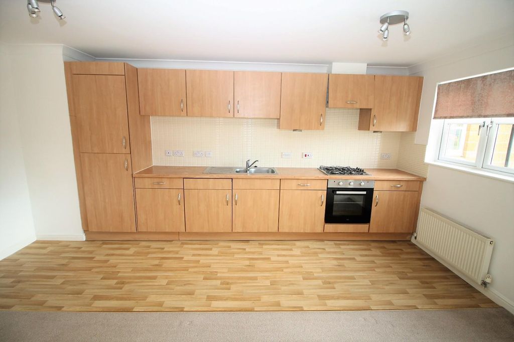 Property photo 3 of 7 Kitchen