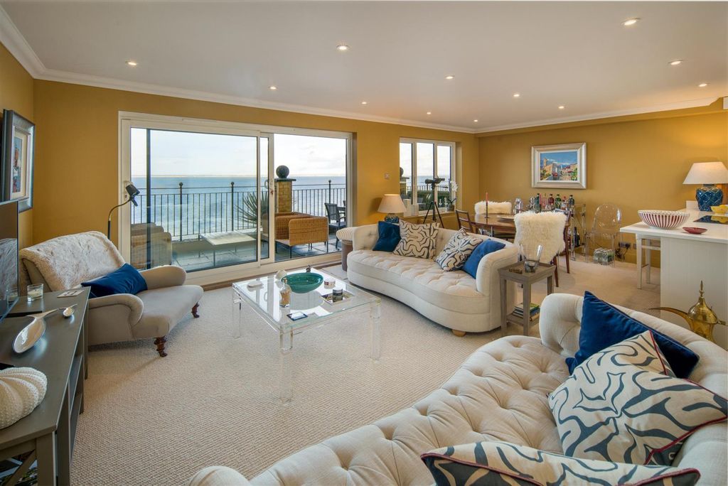 Property photo 2 of 21 Open Plan Living Area