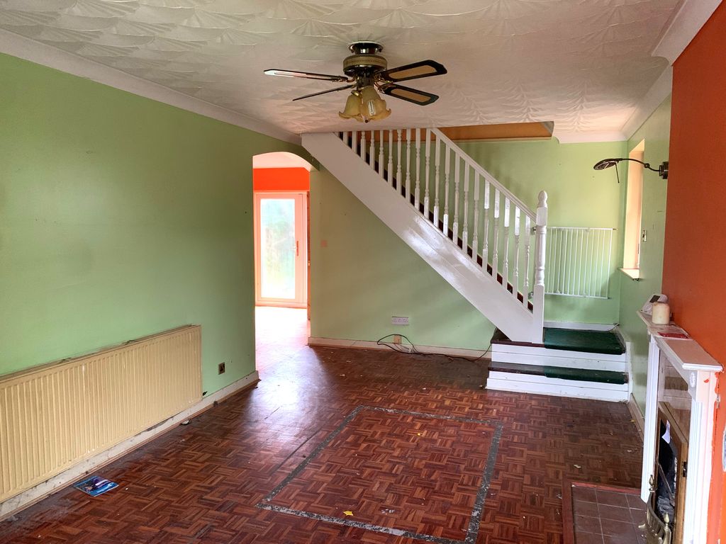 Property photo 2 of 11 Broom2