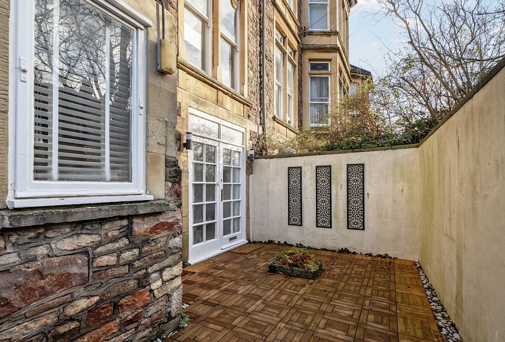 Property photo 3 of 17 1393507-2-694151B...