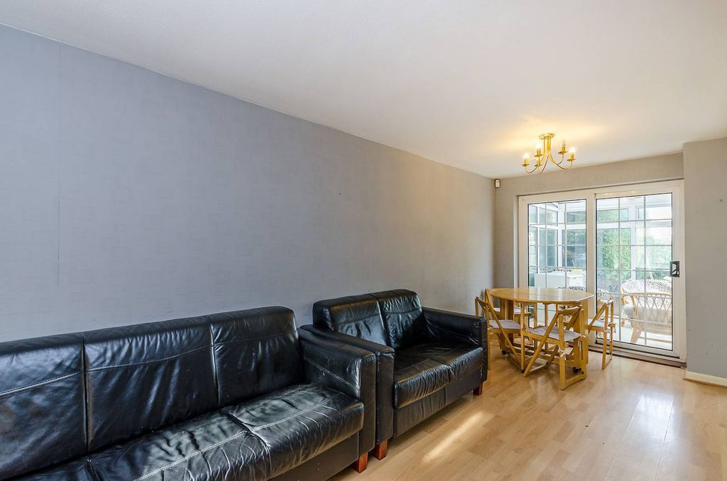 Property photo 2 of 3