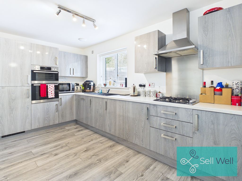 Property photo 2 of 27 Kitchen